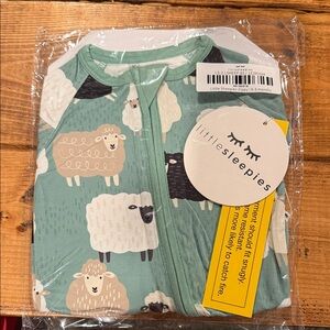 NIB Little Sheepies zippy